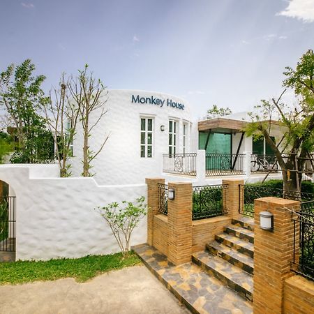 Monkey House Hotel Чиангмай Екстериор снимка